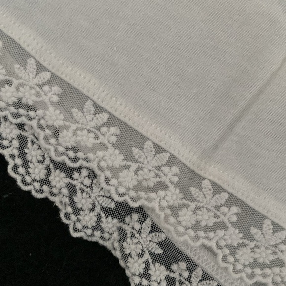 A&F lace detail cami size S - Picture 3 of 7